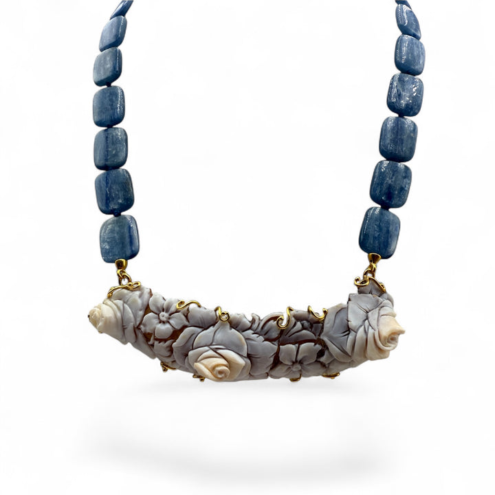 Cameo necklace mounted in kyanite and gold-plated silver