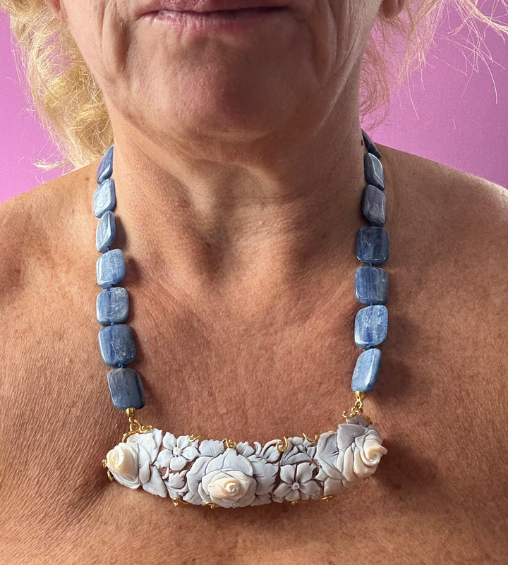Cameo necklace mounted in kyanite and gold-plated silver