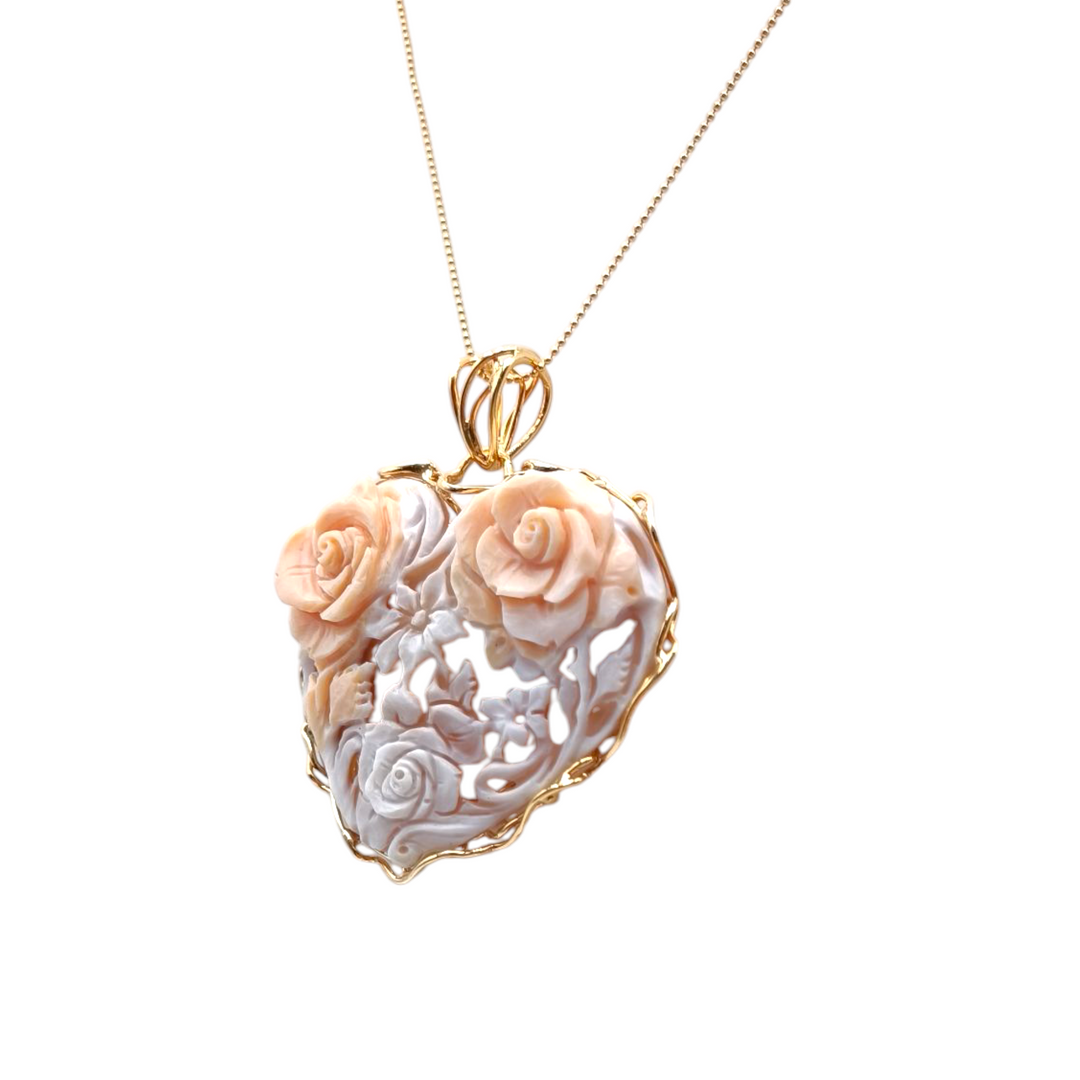 "Heart pierced" pendant necklace in sardonyx cameo mounted on silver