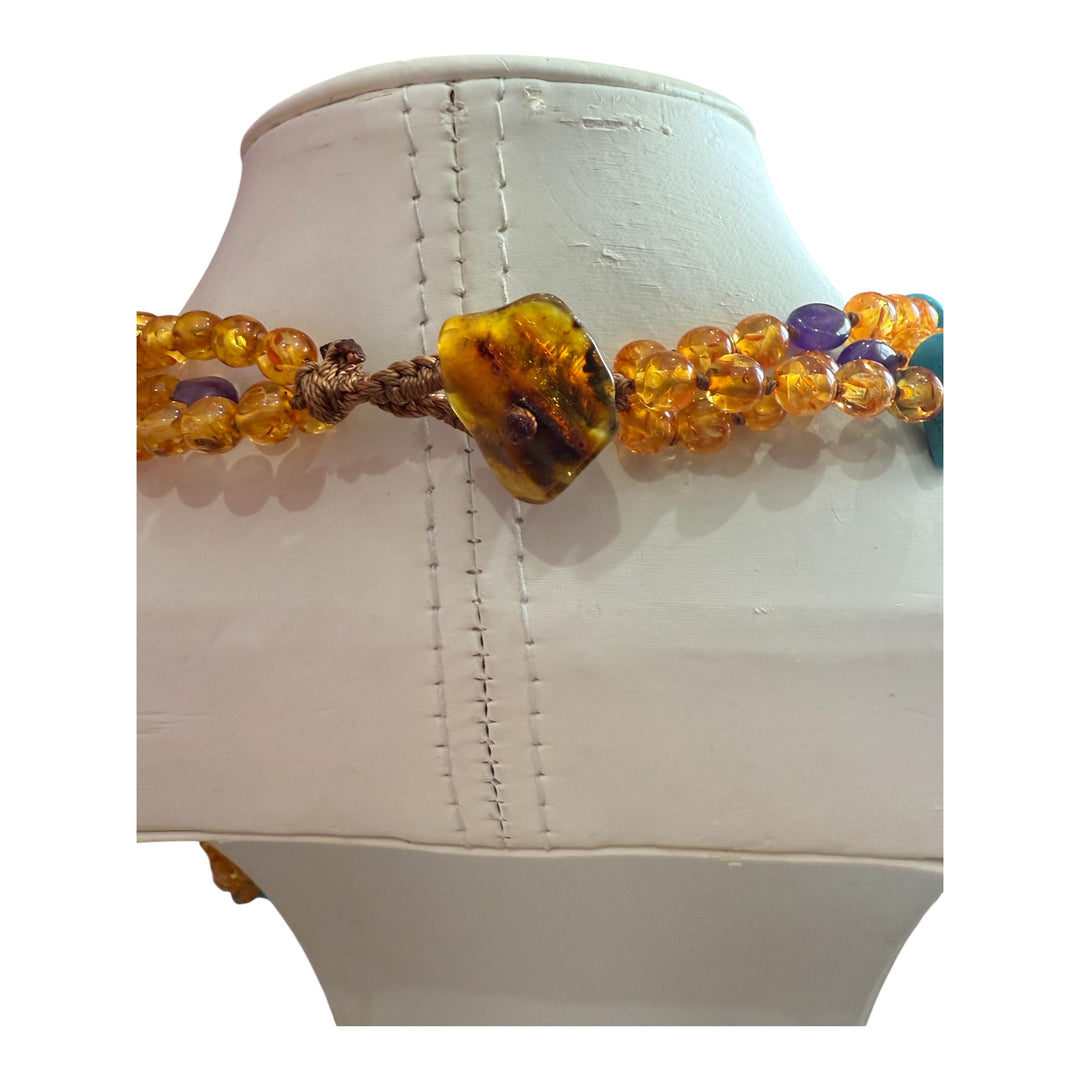 Collana “dea” di cammeo sardonico montato in ambra, turchese iraniano, ametista ed opale