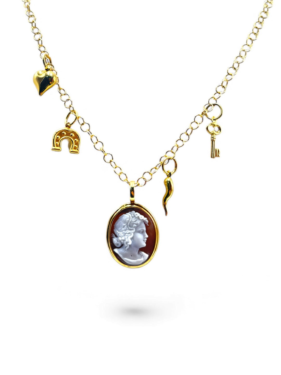 Collana dea scaramantica di cammeo montato in argento dorato