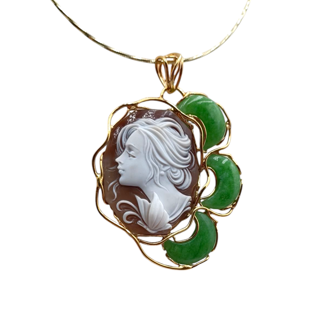 "Woman" pendant necklace in sardonyx cameo and green jade mounted on silver