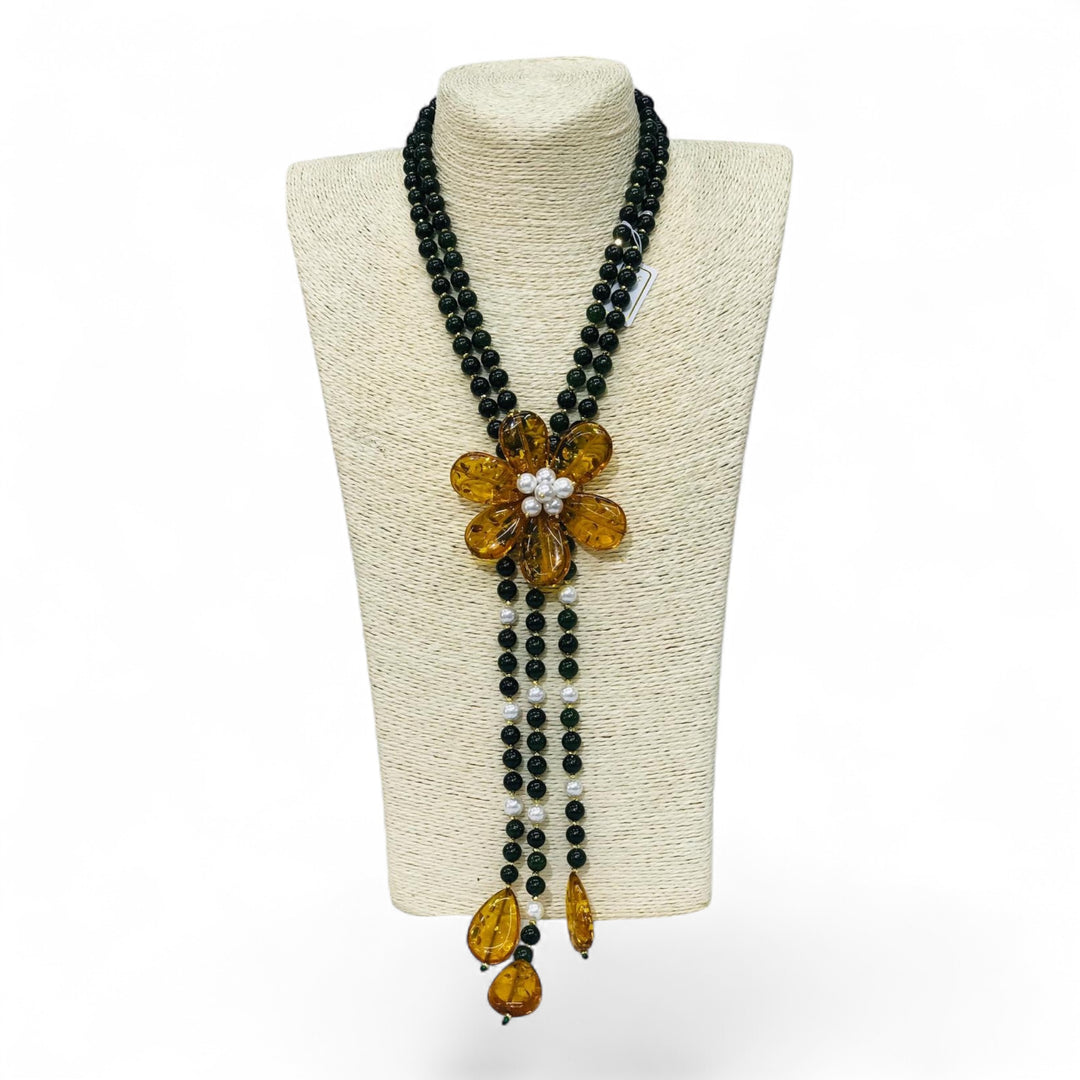 Collana fiore di ambra montata in agata ed in perle di maiorca