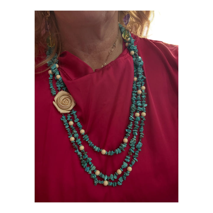 Magnesite and flower necklace with ivory paste beads