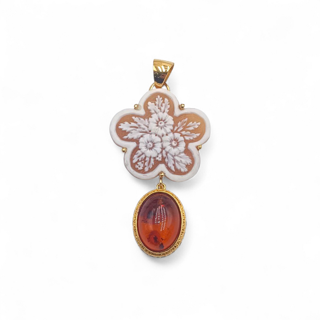 Ciondolo Fiore di Cammeo, di Ambre e di Zirconi montati in Argento Dorato