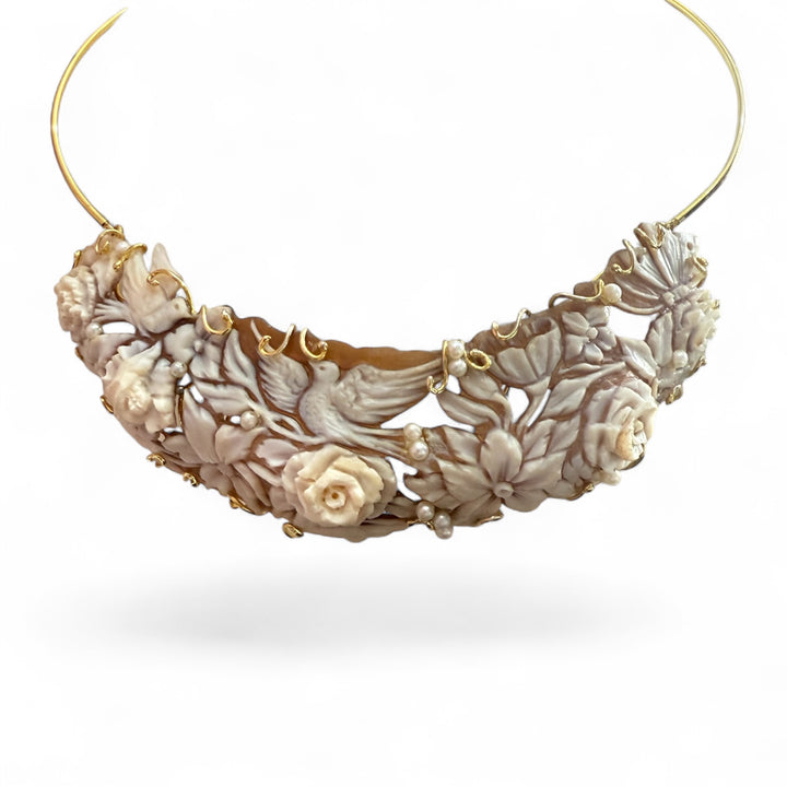 Cameo necklace engraved on sardonyx shell and mounted in silver