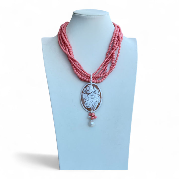 End of collection - Cameo flower necklace with pink Mallorca pearls and white pearls