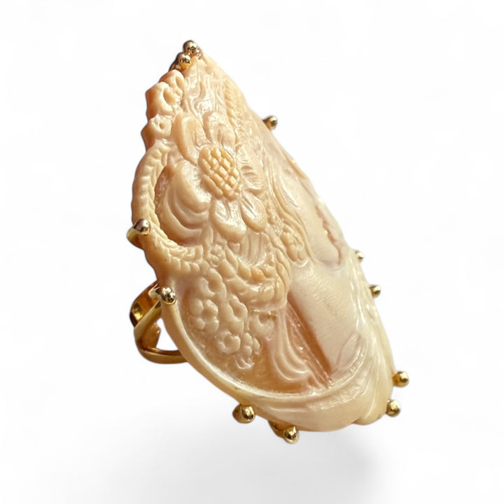 Fine collection - carnelian cameo lady's ring set in silver
