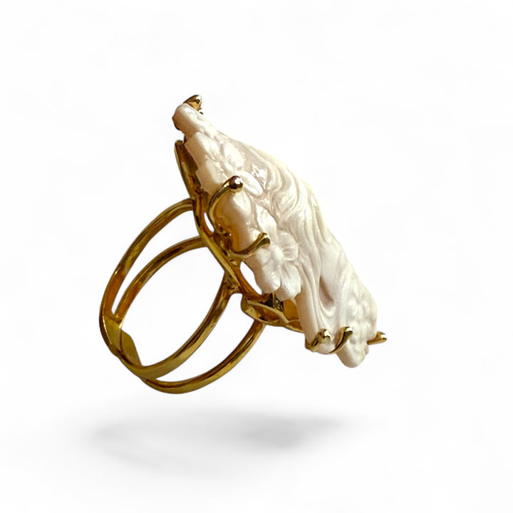 Fine collection - goddess ring in sardonyx cameo mounted on silver