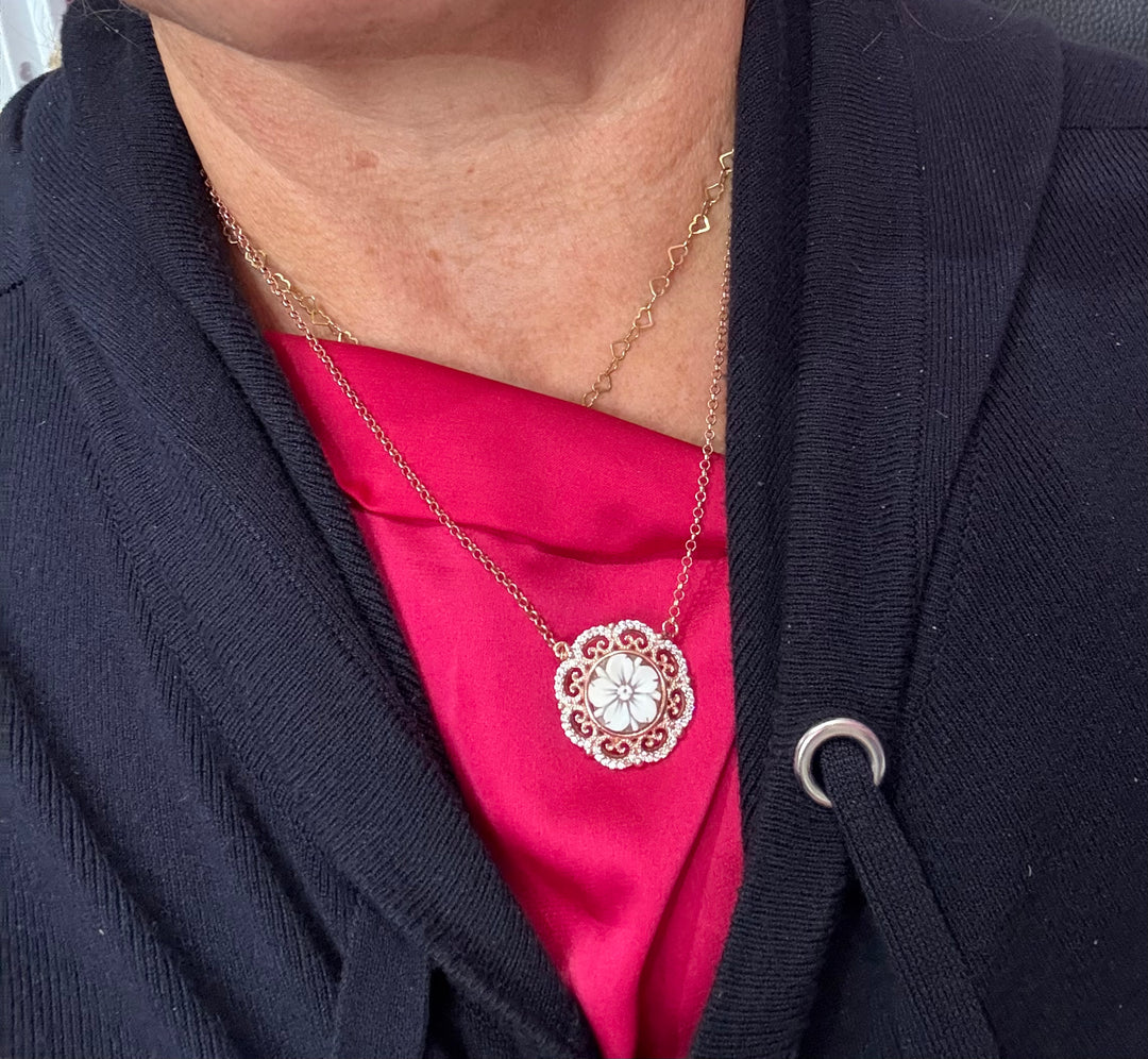 Cameo “flower” necklace with copper-plated silver chain