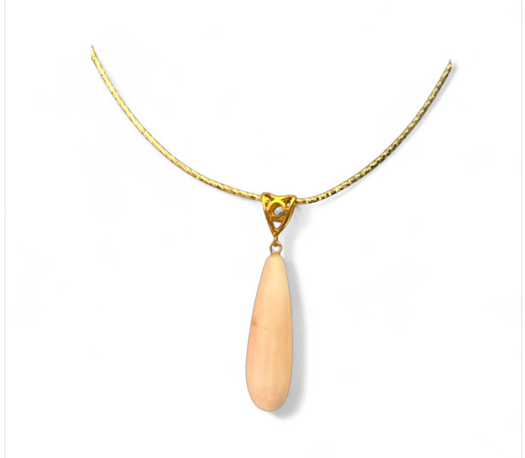 Collana con pendolo corallo rosa montato su argento