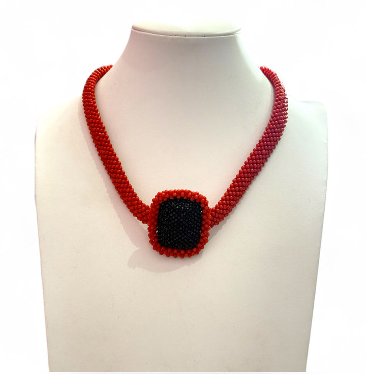Collana corallo rosso vero ed Agata nera montato su argento