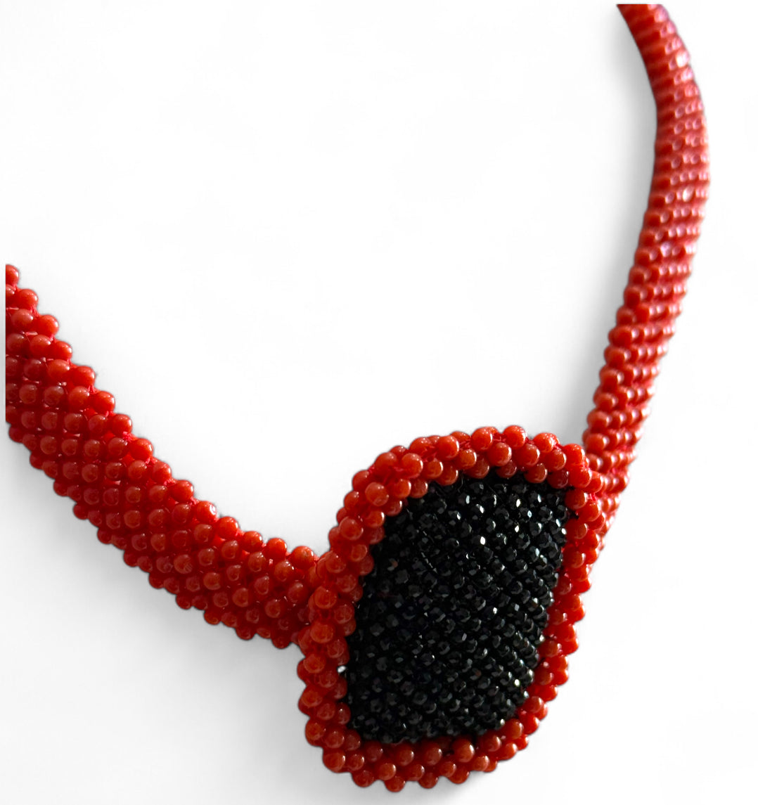 Collana corallo rosso vero ed Agata nera montato su argento