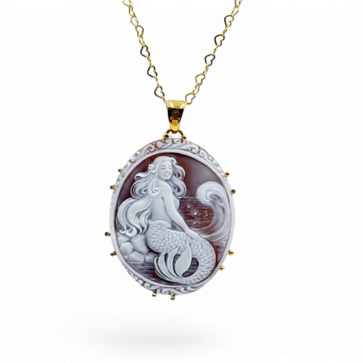 Mermaid pendant necklace in sardonyx shell mounted on silver