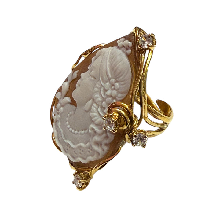 Anello dea in cammeo e montato su argento
