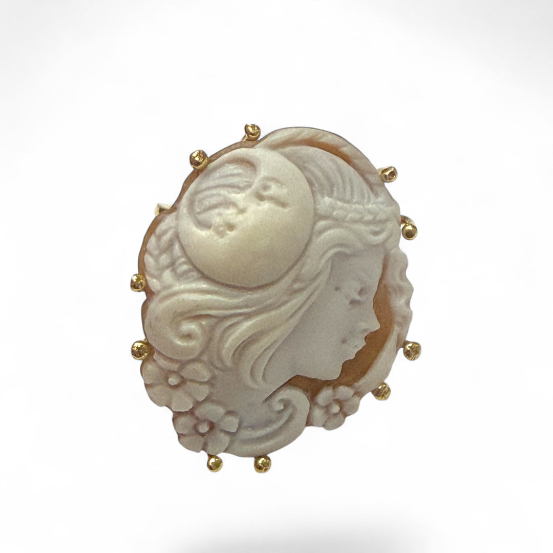 "MOON GODDESS" RING IN CAMEO MOUNTED IN SILVER