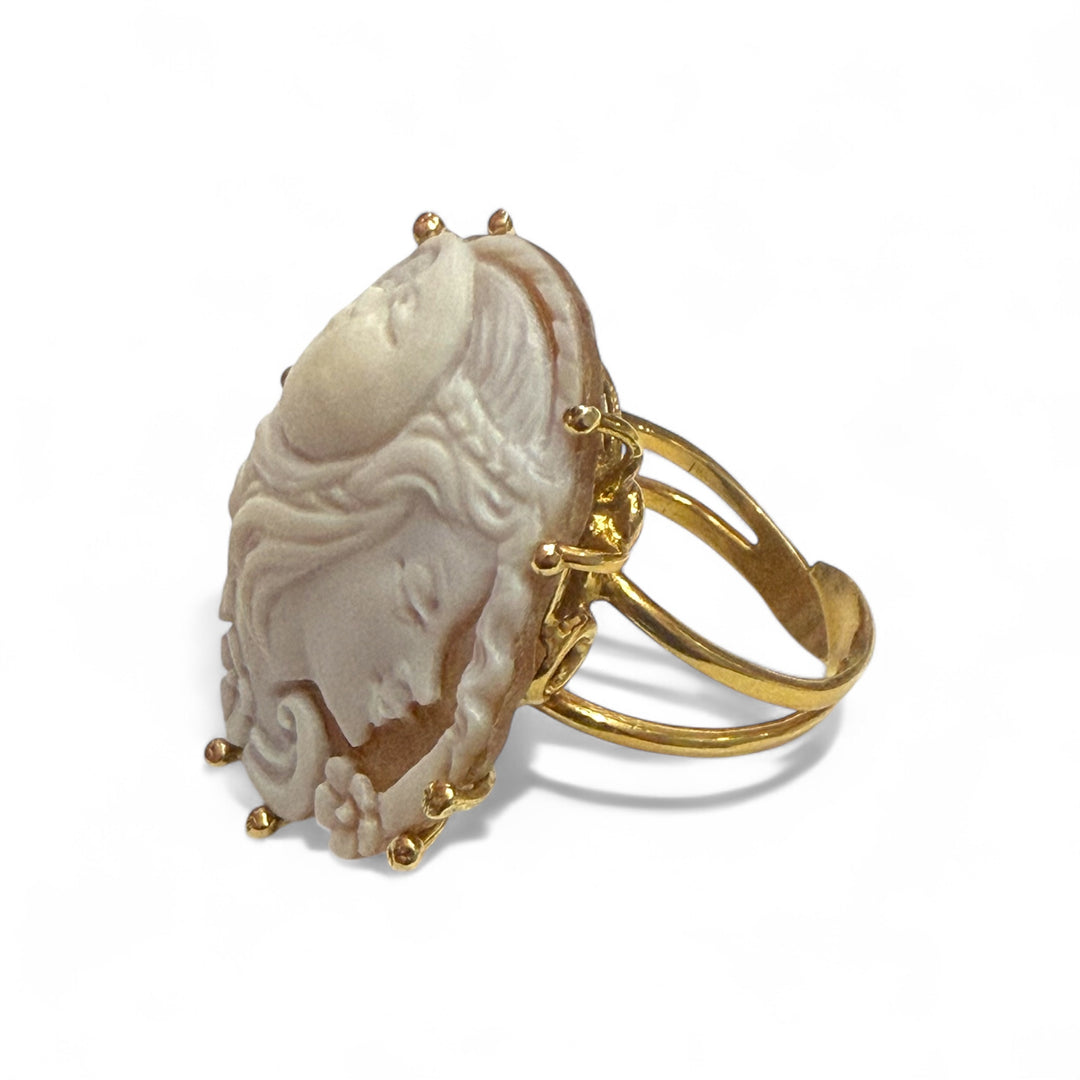 "MOON GODDESS" RING IN CAMEO MOUNTED IN SILVER