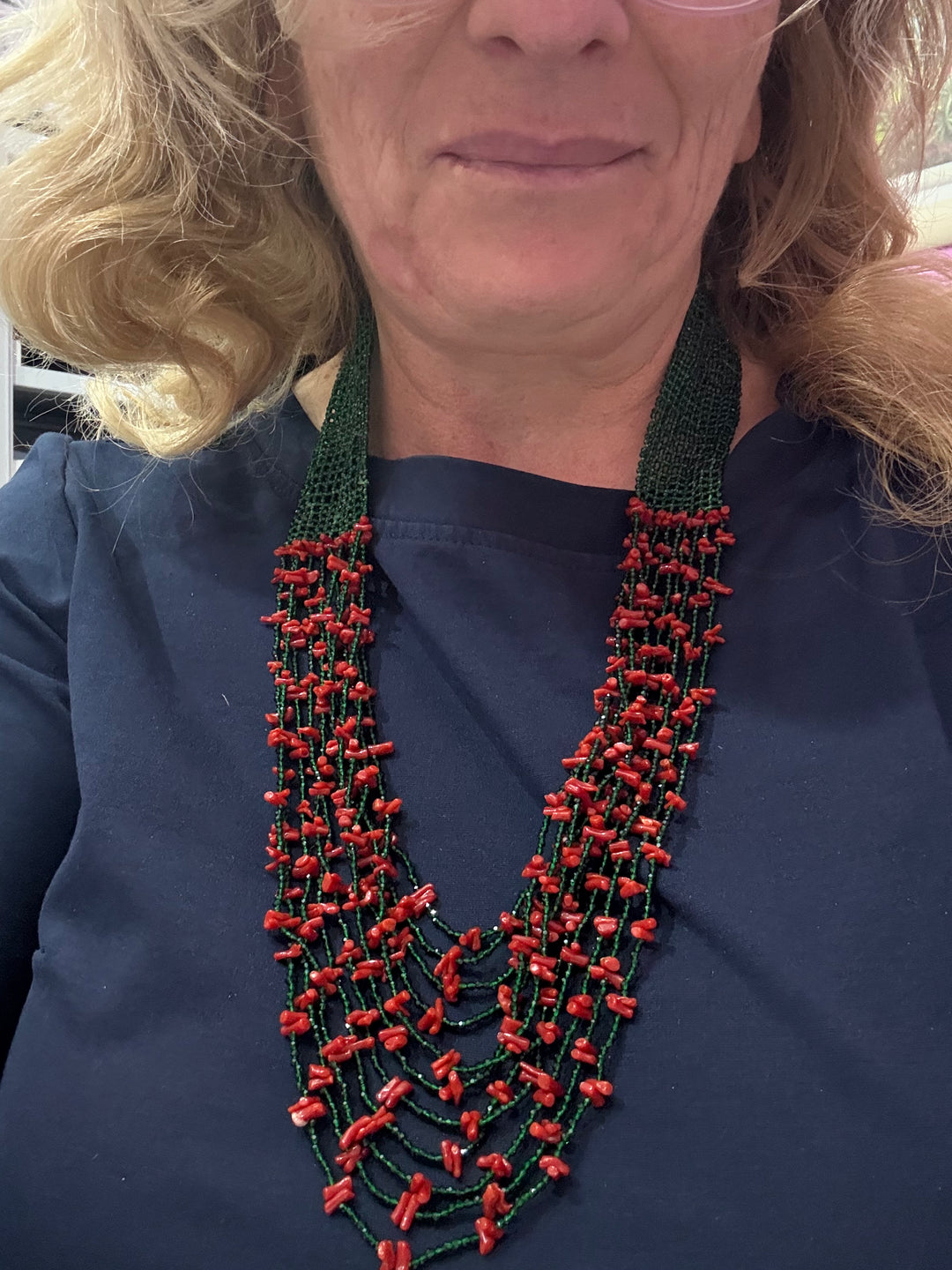 Collana zirconi verdi e corallo cupolini rosso lavorazione tessita