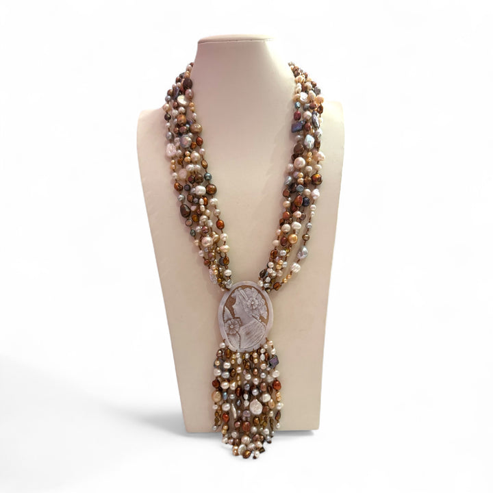 Collana dea del sogno in cammeo montato con multi perle