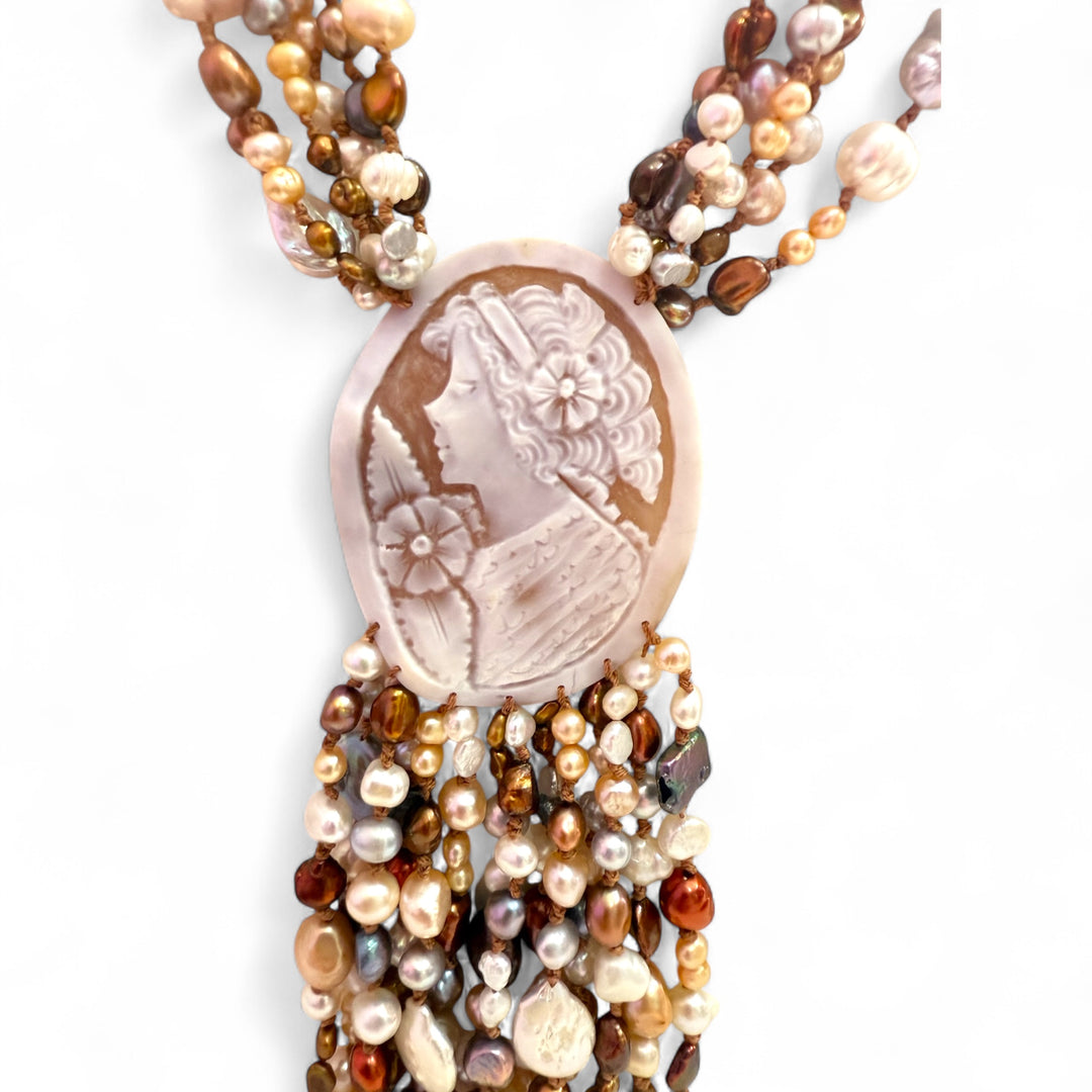 Collana dea del sogno in cammeo montato con multi perle