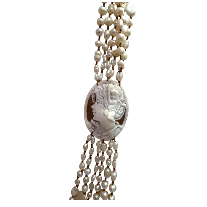 Multi-pearl river and baroque necklace with cameo
