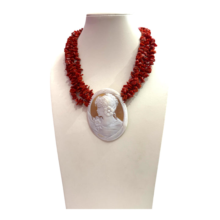 Collana “dea dell’800” in cammeo sardonico e corallo rosso