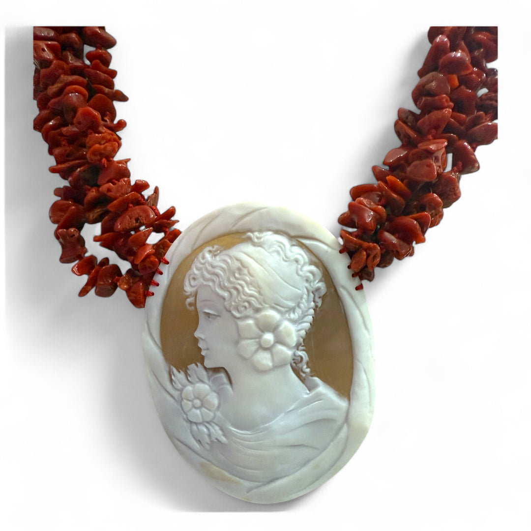 Collana “dea dell’800” in cammeo sardonico e corallo rosso