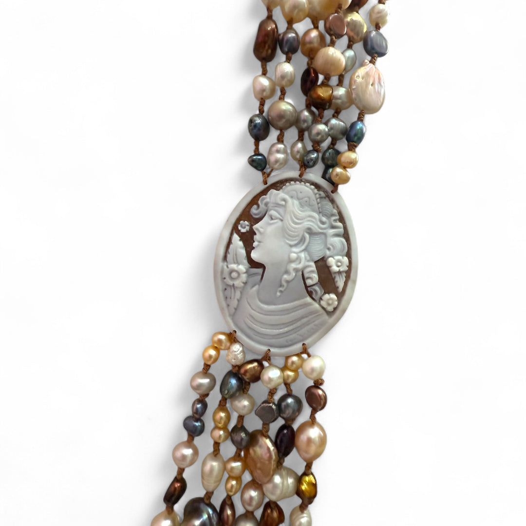 "Goddess Venus" necklace in sardonic cameo mounted on multicolored pearls