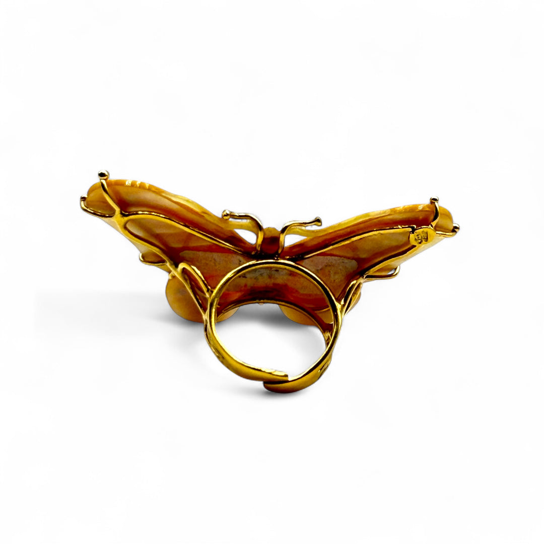 Butterfly ring in mother-of-pearl and coral mounted on silver