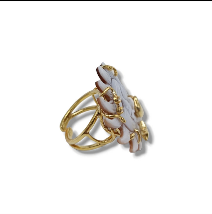 Anello sole in cammeo montato su argento