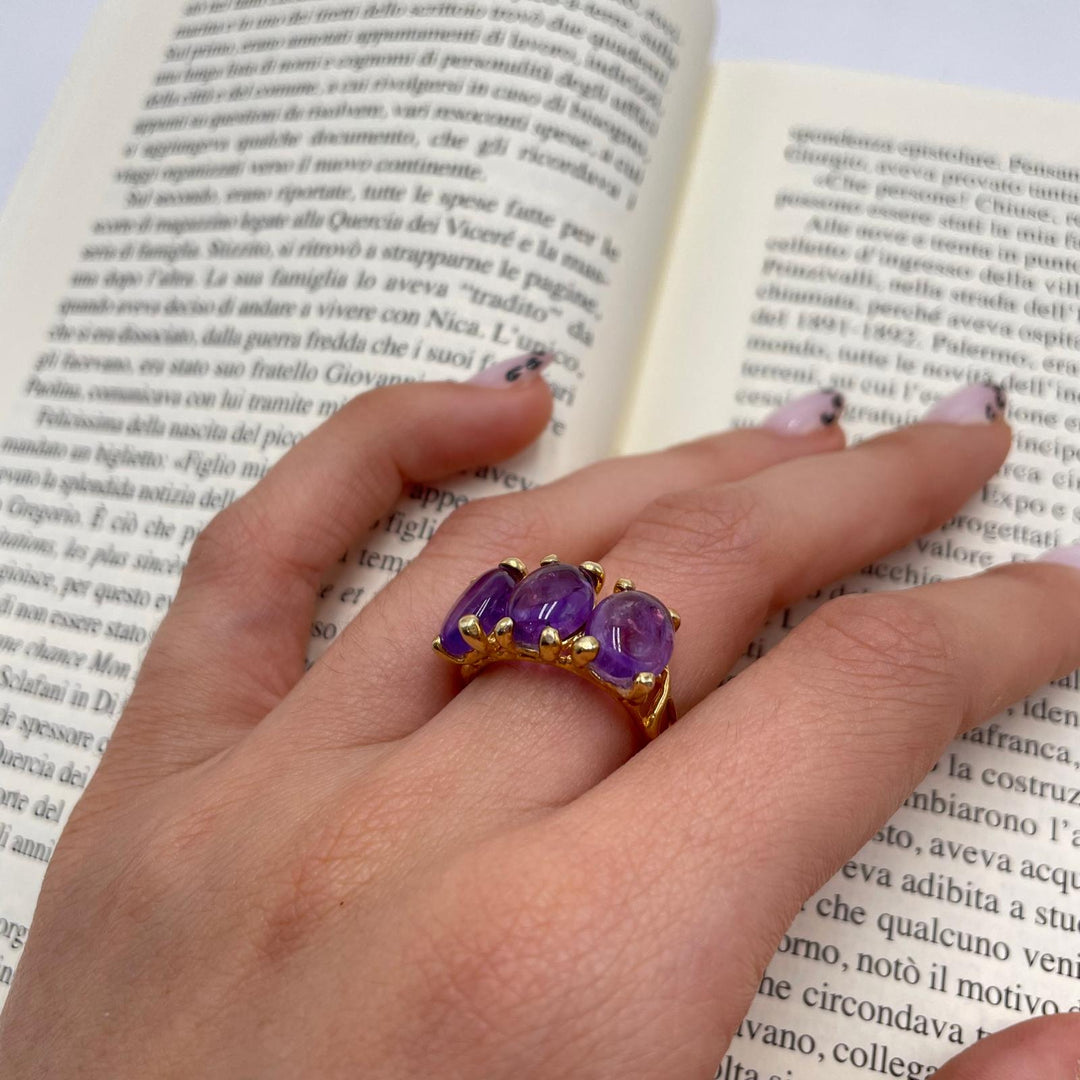 END OF COLLECTION - Amethyst trilogy ring mounted on silver