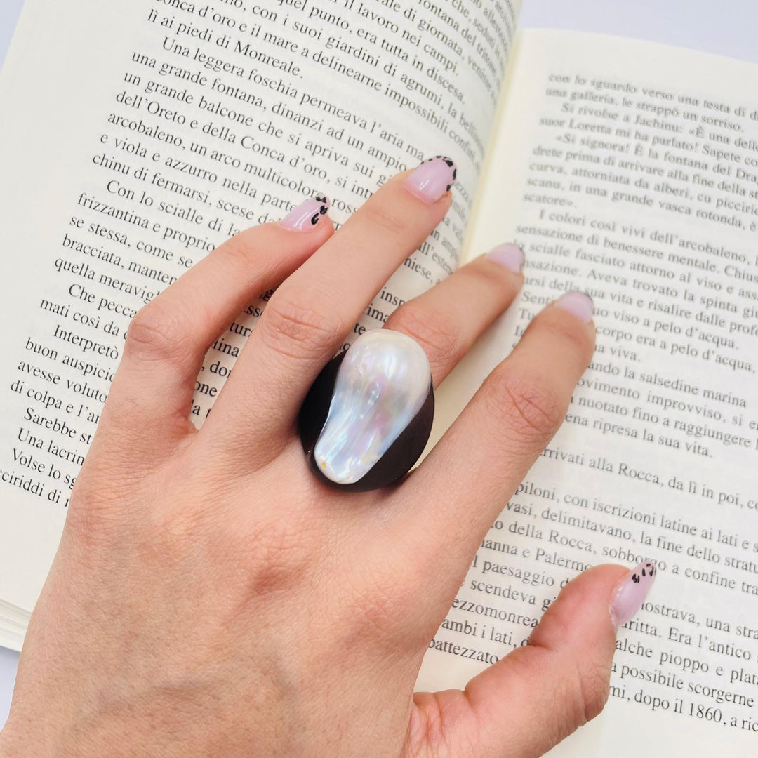 END OF COLLECTION - Scaramazza pearl split ring mounted on black agate