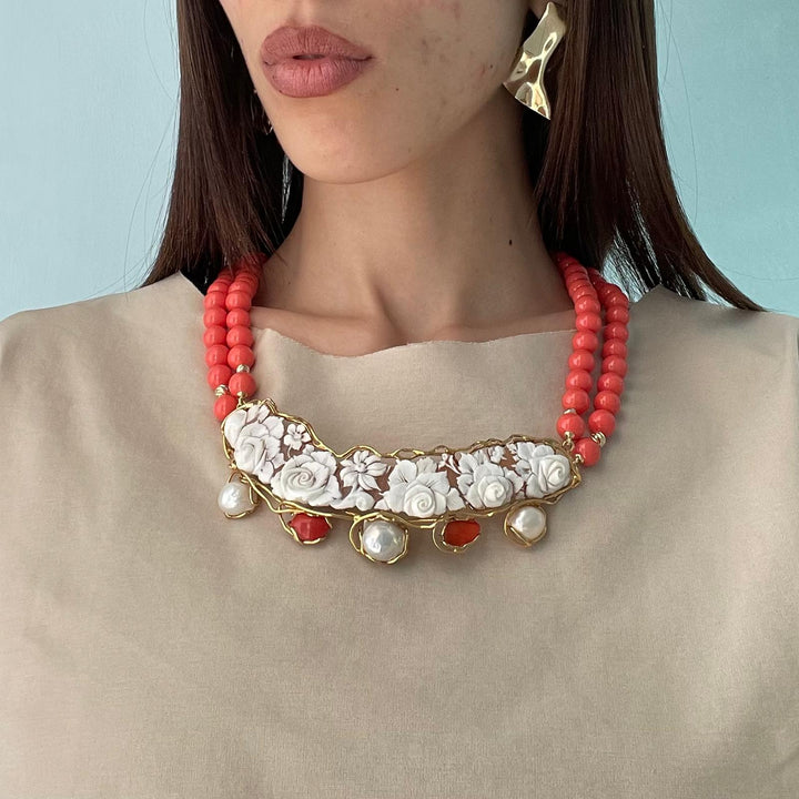 Cameo flower necklace mounted on silver