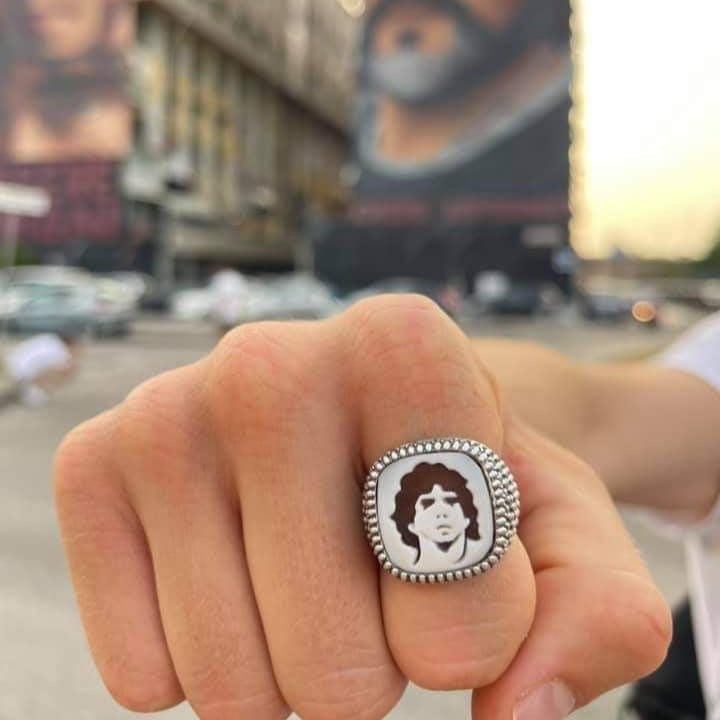 Anello Maradona vip in cammeo montato su argento