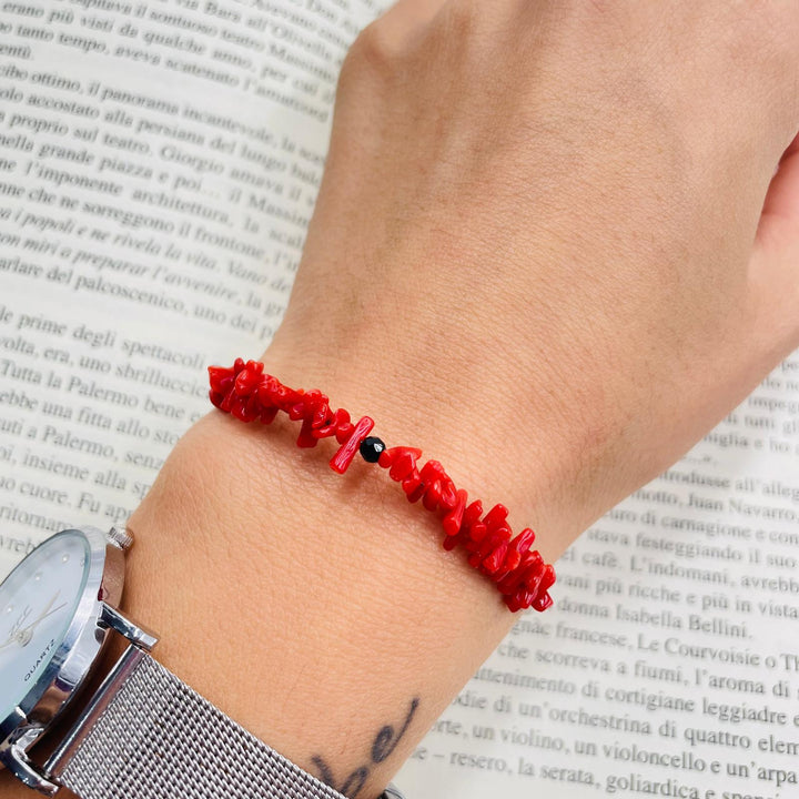 Bracelet one strand coral mounted on silver