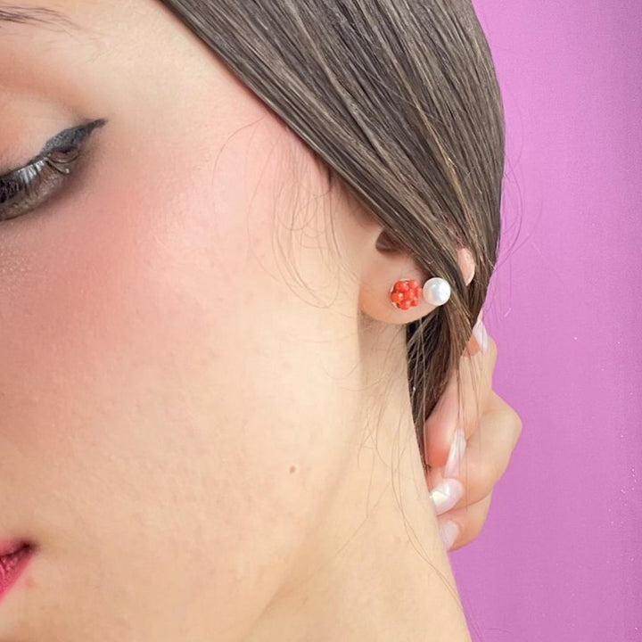 FINE COLLEZIONE - Orecchini fiore in corallo montati su argento
