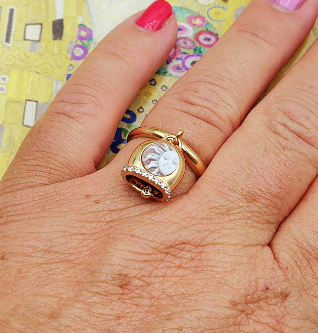 Capri bell ring in cameo mounted on silver