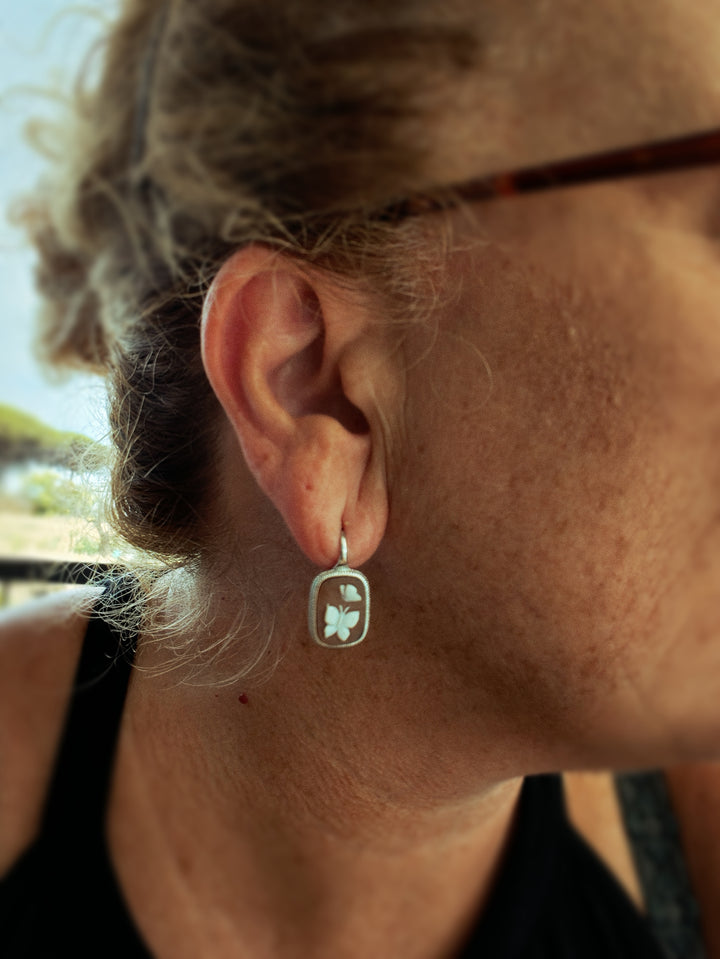 Butterfly earrings in cameo mounted on silver
