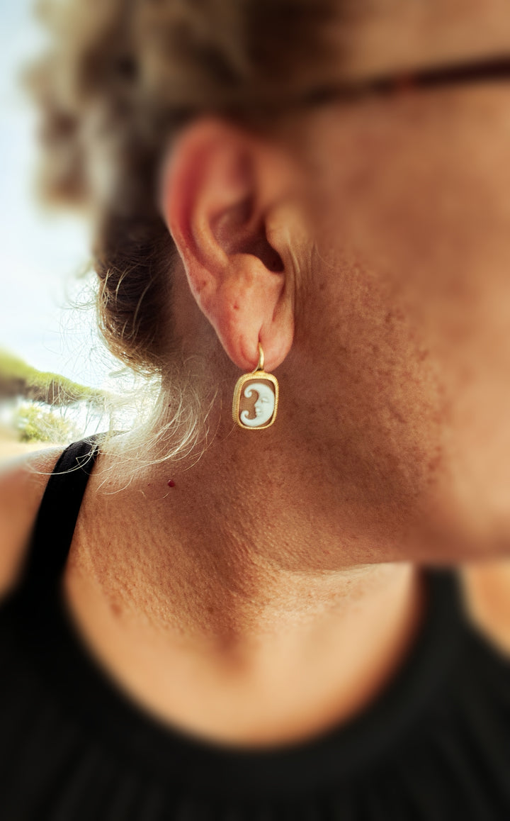 Cameo sun earrings mounted on silver