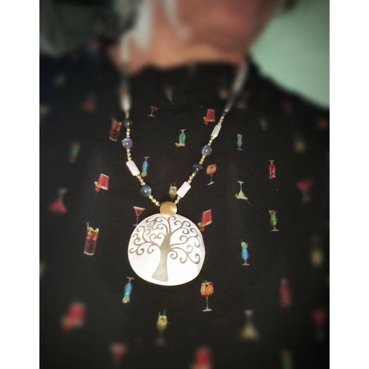 Collana ciondolo albero della vita in cammeo montato su argento Lucia Vitiello Gioielli di Napoli