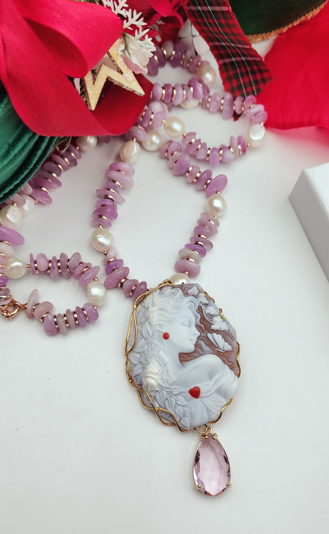 "Mother Nature" 2.0 pendant necklace in sardonic cameo mounted on silver