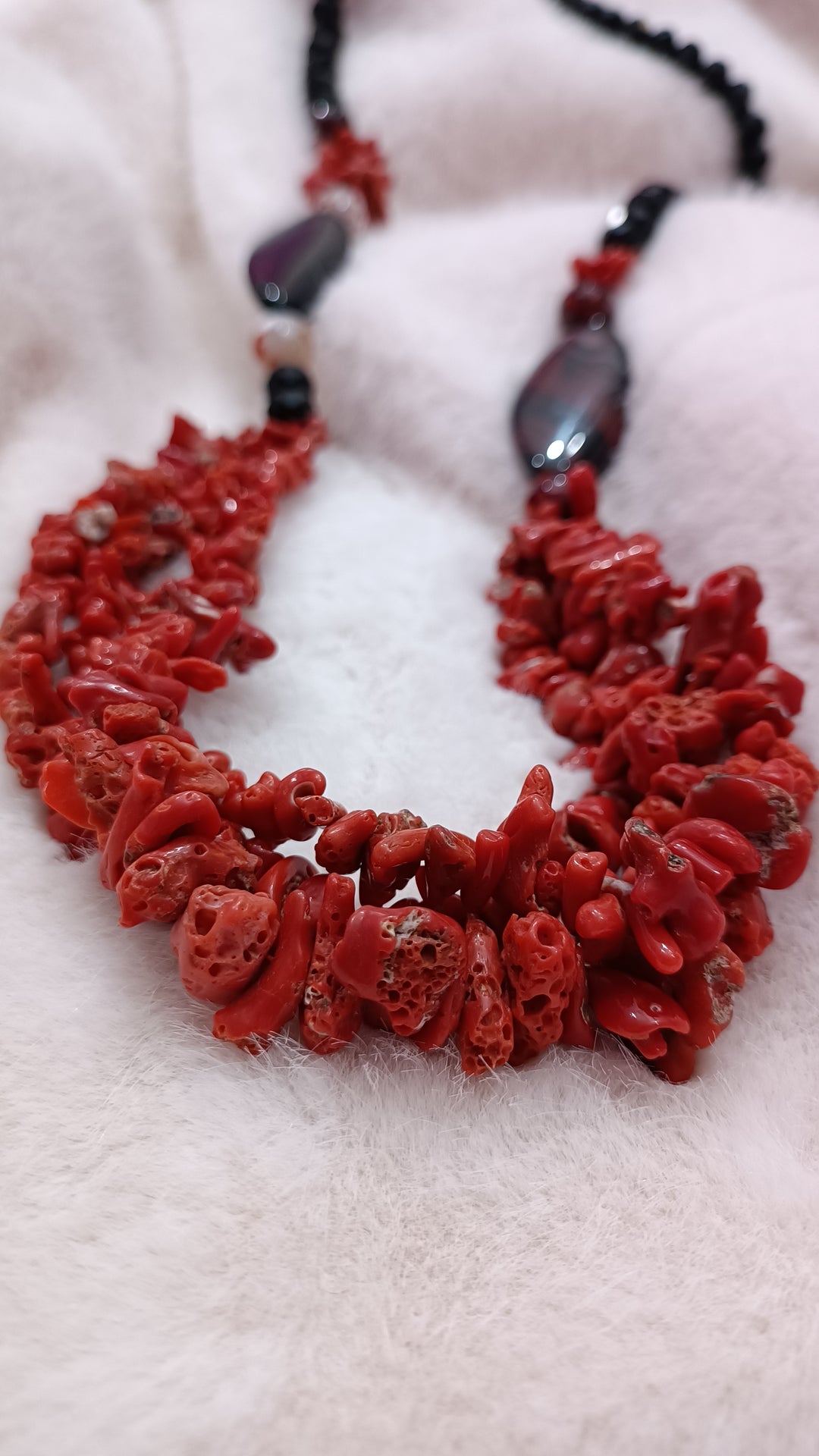 Coral and onyx necklace mounted on silver