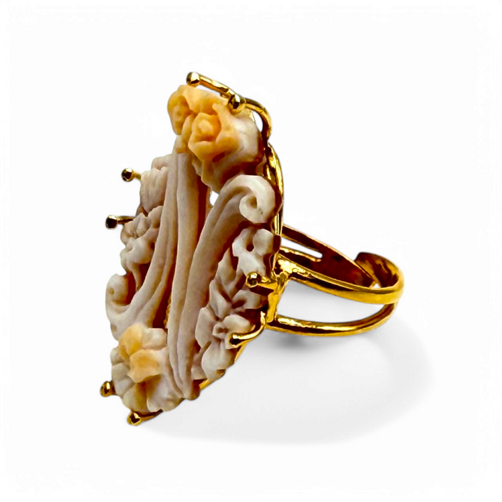 "Initial" ring cameo engraved on shell and mounted on silver