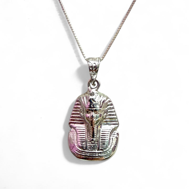 Engraved "Tutankhamun" pendant necklace in silver