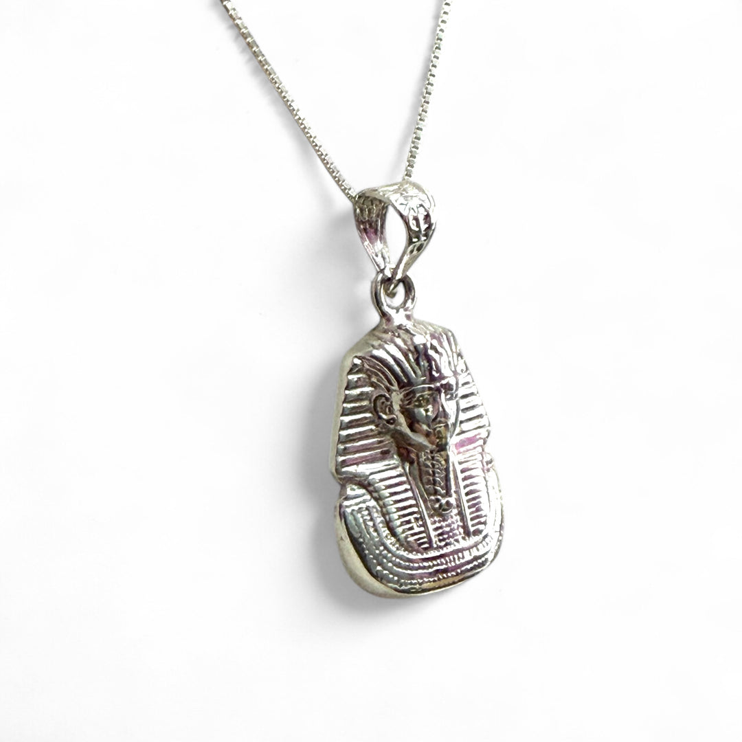 Engraved "Tutankhamun" pendant necklace in silver