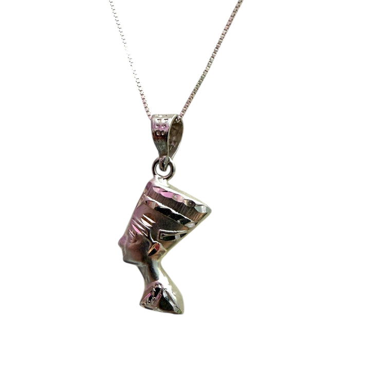 Nefertiti Pendant Necklace Engraved in Silver