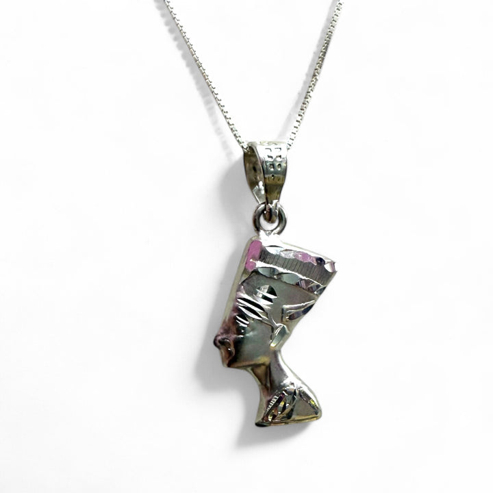 Nefertiti Pendant Necklace Engraved in Silver