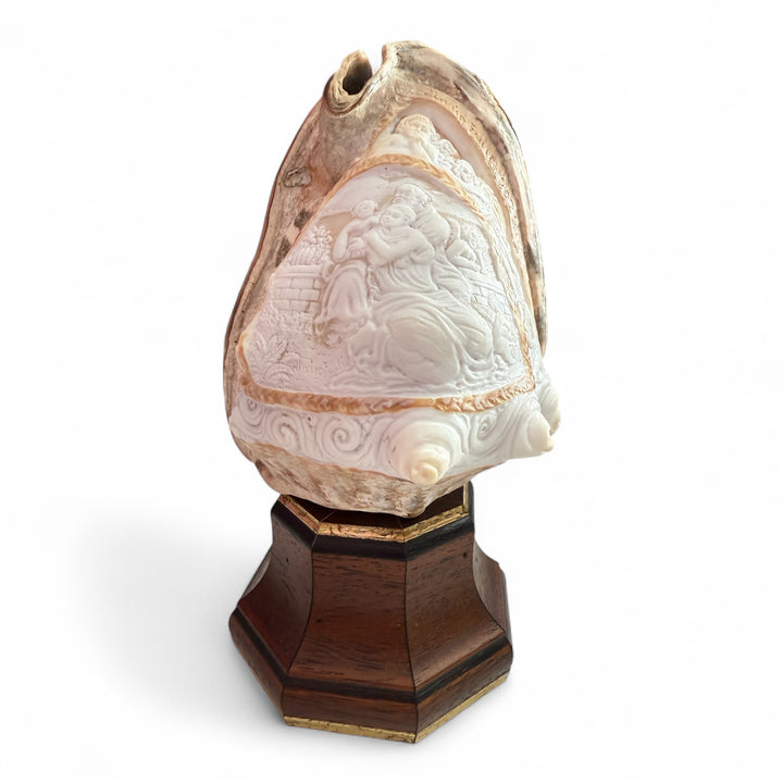 Ornamental shell "Holy family" engraved on shell