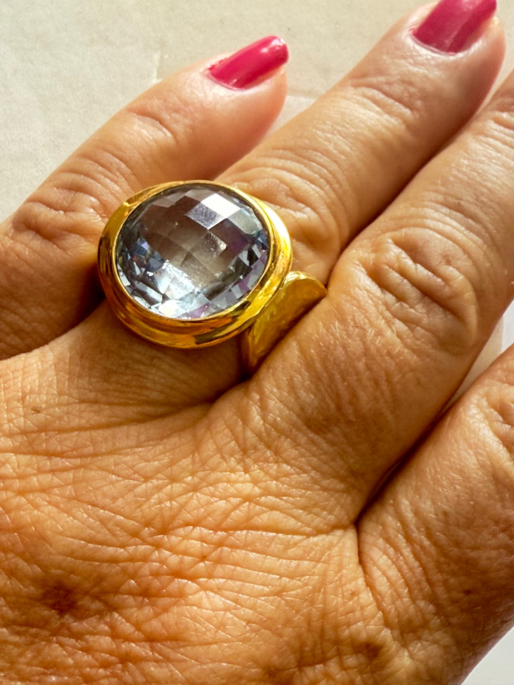 Anello quarzo sfaccettato montato in argento placcato oro