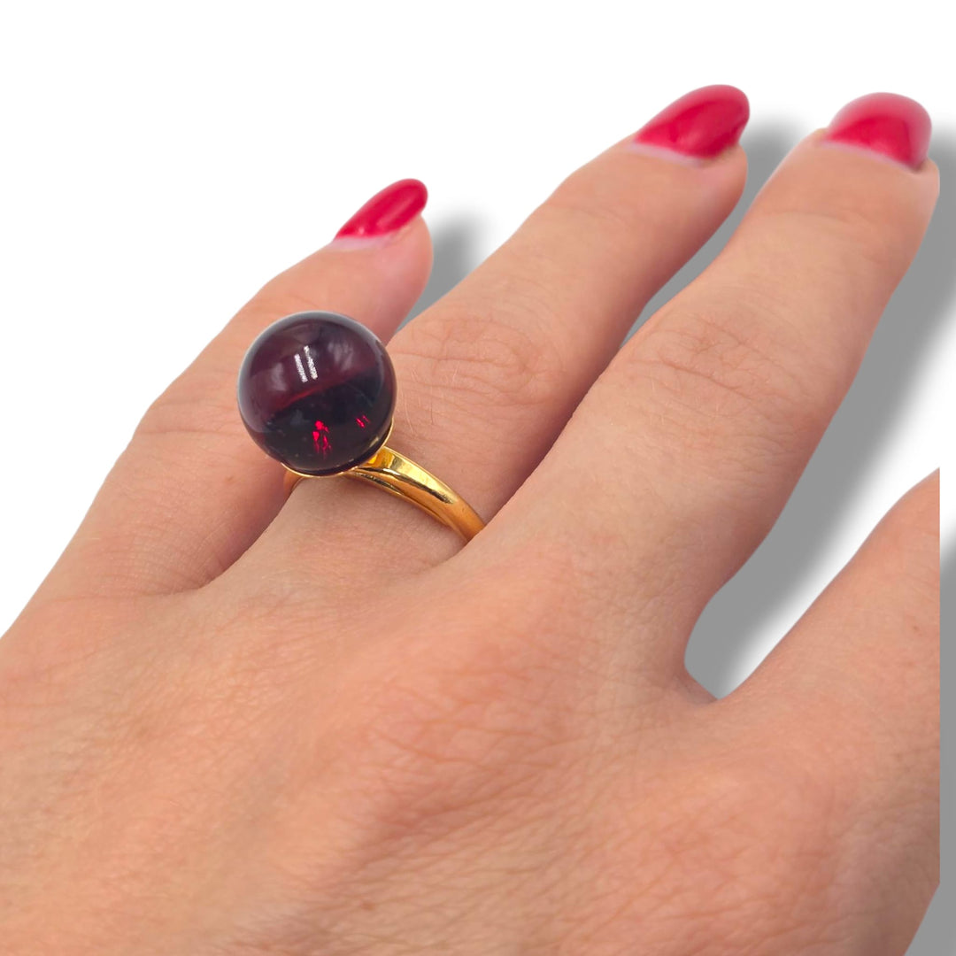 Anello rotondo di ambra del baltico montato in argento